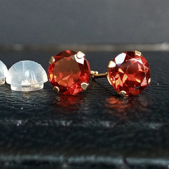 (SOLD) 10K Yellow Gold Deep Red Garnet Stud Post Earrings - Picture 1 of 10